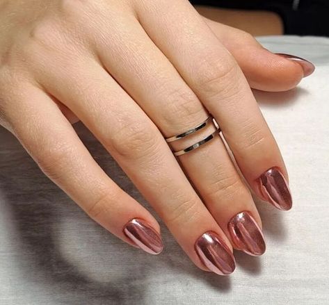 Squoval Metallic Nails, Rose Gold Crome Nails Design, Rose Gold Holographic Nails, Rose Gold Nails Design Classy Short, Rose Gold Chrome Nails Short, Metallic Valentine Nails, Rose Gold Crome Nails, Rose Gold Nails Almond Shape, Fall Chrome Dip Nails