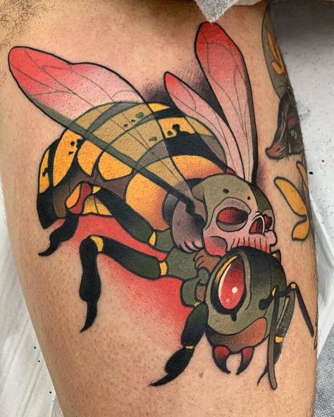 More 🐝 for my collection! Done in @malibutattoo_sitges with @artdriver_tattoomachines . . . #sitges #bee #bees #beetattoo #🐝 #abeja… Wasp Tattoo, Traditional Tattoo Animals, Neo Tattoo, Bamboo Tattoo, Bug Tattoo, Insect Tattoo, Spooky Tattoos, Tatuaje A Color, Traditional Tattoo Design