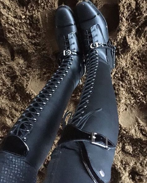 Horse Riding Shoes, Boots Selfie, Riding Shoes, Riding Outfits, Horses Riding, Pink Pilates, Pilates Princess, Horse Videos, Equestrian Boots