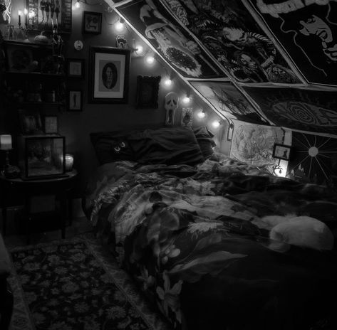 Dark Gothic Bedroom Ideas, Dark Atheistic Bedroom, Black Room Aesthetic Grunge, Gothic Grunge Room, Dark Dorm Room Aesthetic Grunge, Black Metal Room Aesthetic, Grunge Attic Bedroom, Emo Aesthetic Bedroom, Dark Grunge Bedroom Aesthetic