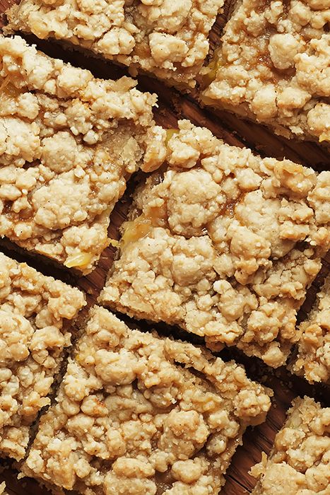 Mix your fruits and grains with these sweet and healthy apricot almond barley bars! Barley Grain, Vanilla Greek Yogurt, Oat Bars, Cinnamon Raisin, Almond Flavor, Vanilla Yogurt, Homemade Granola, Barley, Cinnamon Apples