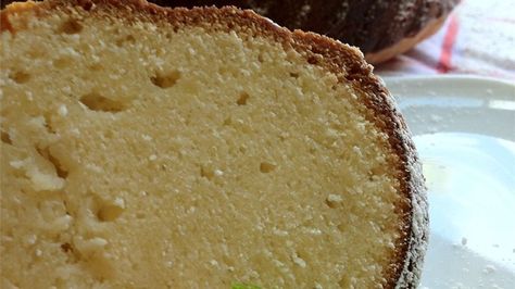 Irish Dairy Cake A simple and rich Irish cake full of eggs, butter, and cream cheese is baked in a fluted tube pan. Irish Dairy Cake, Irish Pound Cake, Porter Cake, Irish Cake, Irish Recipes Authentic, Moist Apple Cake, Tube Pan, Traditional Irish Soda Bread, Irish Desserts