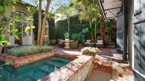 Before we know it New Orleans' famously oppressive summer will be upon us, which means now is the perfect time to lock down a house with a pool—or, at least fantasize about homes with pools. Here's 10 homes that would be perfect for pool parties. Courtyard Concept, Pool Courtyard, Poolside Drinks, Swimming Pool Wedding, Huge Pool, Brick Courtyard, Amazing Pools, Poolside Garden, Walled Gardens