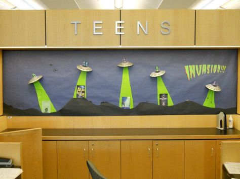 Outer Space Theme Room, Space Bulletin Boards, Library Themes, Library Book Displays, Space Themed Room, Space Unit, Outer Space Theme, Space Books, Alien Invasion