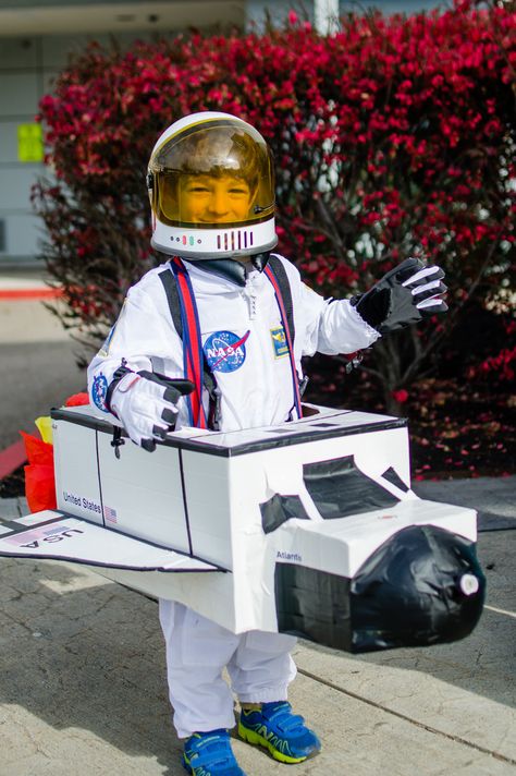 Nasa space shuttle costume made for my son for Halloween: cardboard box plus shoe box and half a foam sphere and a LED light on the end and backs (the rocket blasters were foil tin pans and tissue paper) Space Shuttle Costume, Baby Boy Valentine Pictures, Diy Halloween Favors, Diy Astronaut Costume, Astronaut Halloween Costume, Costume Box, Halloween Favor Bag, Astronaut Costume, Box Costumes