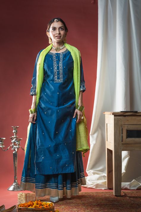 Peacock Blue Dress, Kurti Ideas, Alphabet Cake, Combination Dresses, Green Color Combinations, Blue Color Combinations, Cyan Colour, Blue Skirts, Kurta Dress