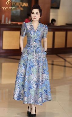 Batik Dress Elegant Modern, Model Dress Batik, Batik Dress Modern, Simple Frock Design, Dress Batik, Gaun Fashion, Women Blouses Fashion, Batik Fashion, Fancy Dresses Long