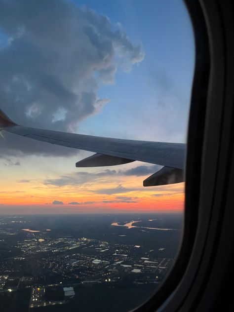 flight, plane, sunset, new york, travel, view, window seat, plane picture Vision Board Study, Plane Window View, Airplane Window View, Plane Photos, Plane Window, Motivation Study, Airport Aesthetic, Vision Board Images, Vision Board Photos