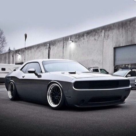 dodge 2009 Dodge Challenger, Challenger Srt8, 2014 Dodge Challenger, Dodge Chargers, Car Throttle, Challenger Rt, Modern Muscle Cars, Dodge Srt, 2015 Dodge Challenger