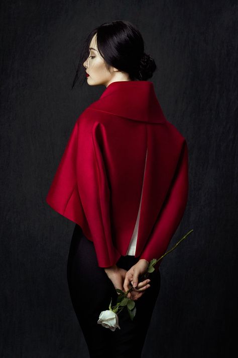 flowers zhang jingna7 Kwak Ji Young by Zhang Jingna in Flowers in December for Fashion Gone Rogue Zhang Jingna, Beauty Dish, Red Cape, Kitenge, White Rose, Beauty Photography, Blog Photography, Fashion Photo, Creative Photography