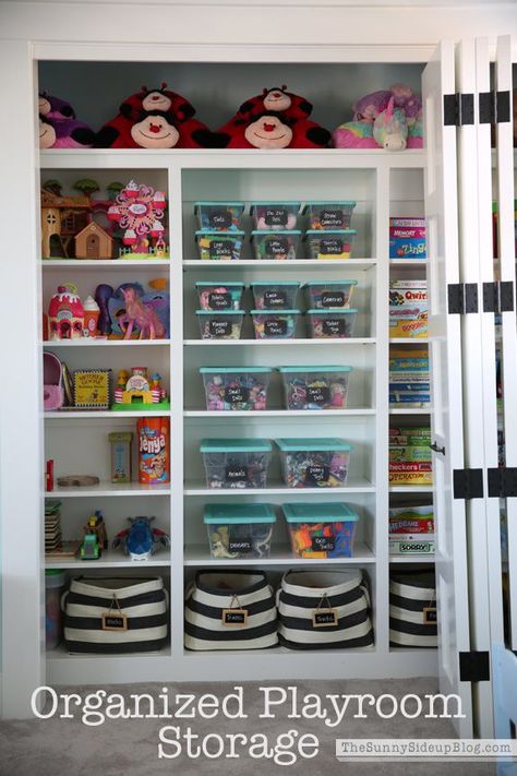 20 Brilliant Toy Storage and Organization Ideas Toy Closet Organization, Playroom Closet, Farmhouse Bookshelf, Play Mobile, Playroom Storage, Playroom Design, Playroom Organization, Organization Inspiration, Kids Room Organization