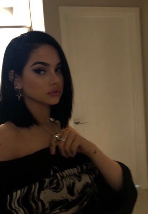 maggie Maggie Lindemann Short Hair, Dark Vibes, Virgin Hair Bundles, Maggie Lindemann, Short Hair Wigs, Short Black Hairstyles, Short Bob Wigs, Short Wigs, Grunge Photography