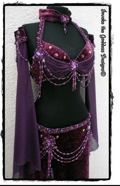 So pretty Belly Dancer Outfits, Belly Dance Bra, Dance Bras, Alternate Reality, Leather Designs, Belly Dance Outfit, Education Tattoos, Dancers Outfit, Belly Dance Costume