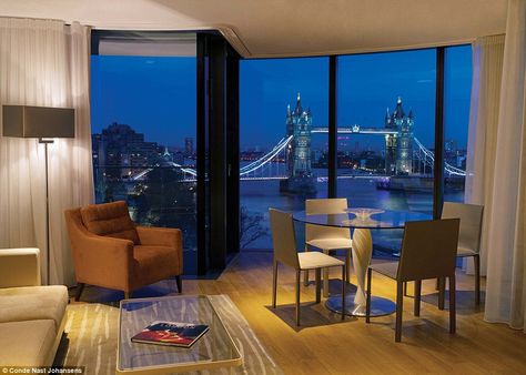 Room with a view: Panoramic views of the London landmarks landed #Cheval Three Quays among the best Cheval Three Quays, London Hotel Room, London Hotel, Apartment In London, 4 Bedroom Apartments, Apartment Luxury, Luxury Services, London Apartment, London Hotels