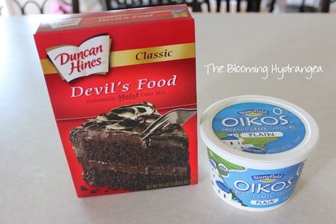 Greek yogurt + chocolate cake mix + water = brownies!  I made this last night in a heart shaped pan about 12x10 and it came out great!   Cooked about 35 min.  It came out like cake, not brownies.  Frosted it....delish! Fat Free Cake, Low Fat Brownies, Greek Yogurt Brownies, Yogurt Cupcakes, Greek Yogurt Chocolate, Chocolate Box Cake, Chocolate Cake Mix Recipes, Low Calorie Cake, Greek Yogurt Cake