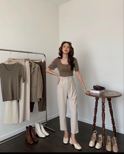 Earth Tone Outfits Women Summer, Korean Summer Work Outfits, Feminine Trouser Outfits, Smart Casual Earth Tones, Feminine Smart Casual, Earth Tones Outfit Ideas, Smart Elegant Outfit Women, Korean Trousers Outfit Women, Smart Trousers Outfit Women