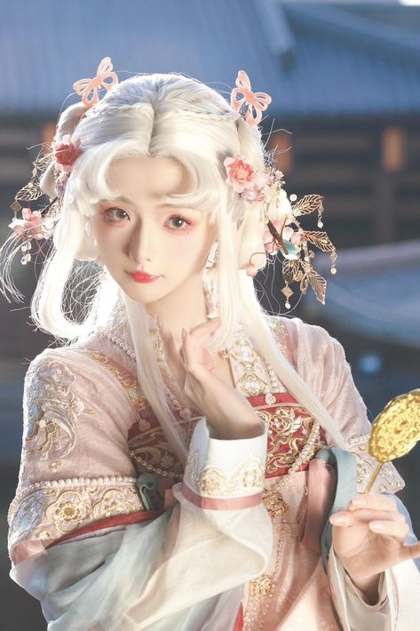 Chinese Vtuber Model, Bai Suzhen, Chinese New Year Outfit, Hanfu Girl, Ruyi's Royal Love In The Palace, Chinese Warrior, Girl With Pink Hair, Ethereal Dress, Mod Girl