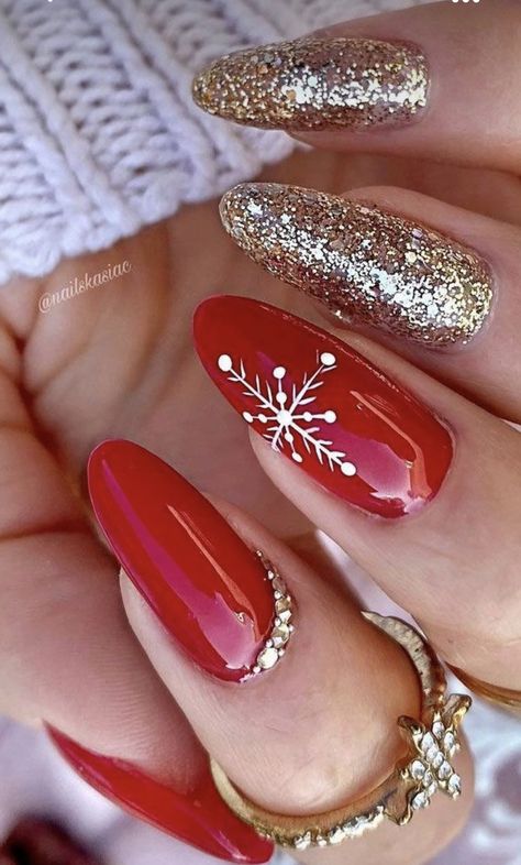 Red And Gold Nails, Christmas Tree Nails, December Nails, Red Christmas Nails, Tree Nails, Cute Christmas Nails, Christmas Nails Easy, Christmas Gel Nails, Christmas Nail Art Designs