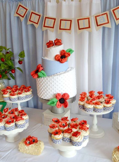 Modern Wizard of Oz Baby Shower | CatchMyParty.com Wizard Of Oz Smash Cake, Poppy Baby Shower Theme, Wizard Of Oz Bridal Shower Ideas, Wizard Of Oz Nursery Theme, Wizard Of Oz Baby Shower Ideas, Wizard Of Oz Party Ideas Decoration, Wizard Of Oz Food, Wizard Of Oz Nursery, Wizard Of Oz Party Ideas