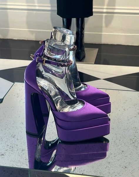 ✨ on Twitter: "versace pointed platforms… " Versace Platform Heels, Versace Heels, Dr Shoes, Fancy Shoes, Cute Heels, Fashion Runway, Aesthetic Shoes, Pretty Shoes, Dream Shoes