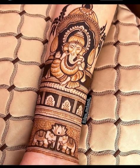 Ganesha mehndi  design🥰 Mehandi Designs For Bride Indian Bridal, Ganesh Ji Mehandi Design, Ganesha Mehndi Design, Artistic Mehendi, Ganpati Design, Mehndi Book, Latest Mehndi Designs Wedding, Mehndi Hand, Arabian Mehndi Design