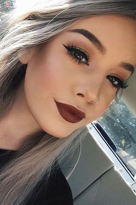 Best Winter Makeup Looks for the Holiday Season ★ See more: http://glaminati.com/best-winter-makeup-looks-holiday/ Winter Make-up, Make Up Diy, Amazing Wedding Makeup, Makeup Cantik, Makeup Pengantin, Wedding Makeup Tips, Dark Lipstick, Fall Makeup Looks, Neutral Makeup