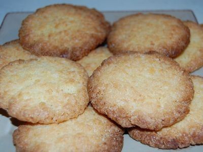 Coconut Biscuits recipe Small Biscuit Recipe, Cookie Recipes Condensed Milk, Small Batch Cookies, Recipes Written, Coconut Biscuits, Classic Cookies Recipes, Biscuit Bake, Biscuits Recipe, Coconut Cookies