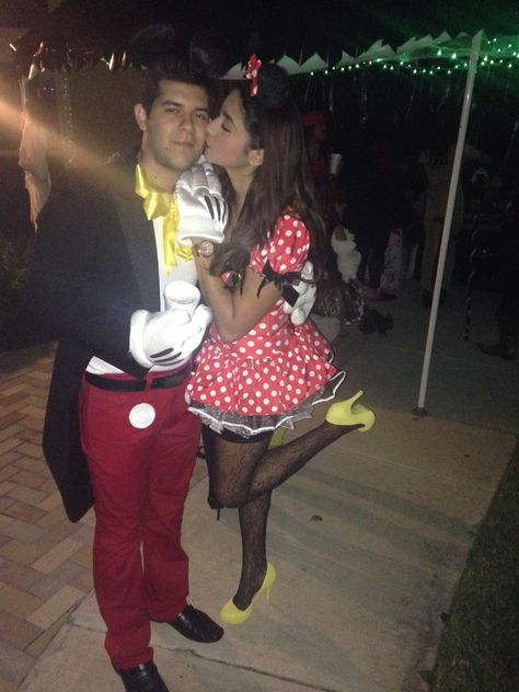 halloween couple costumes! Mickey and Minnie Mouse  ❤️ Mickey And Minnie Mouse Costumes Couples, Minnie And Mickey Costumes, Mickey And Minnie Costume, Goofy Costume, Minnie Mouse Halloween Costume, Mickey Costume, Minnie Costume, Duck Costumes, Mickey Mouse Costume