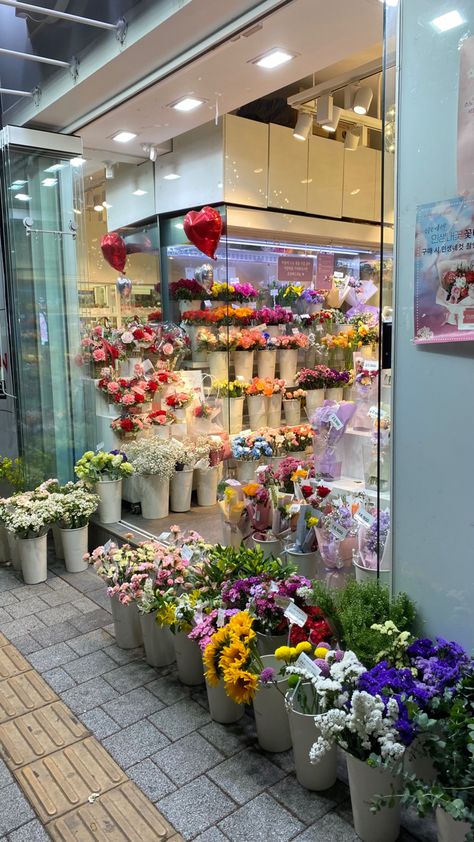 Korea Flowers, Florist Shop Interior, Flower Shop Decor, Flower Cafe, Flower Shop Design, Diy Bouquet Wrap, Coffee Flower, Boquette Flowers, Florist Shop