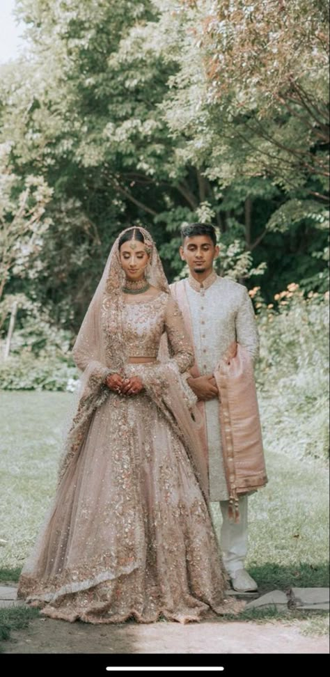 Nikkah Outfit Inspiration, Pakistani Wedding Colour Scheme, Desi Wedding Shoot, Pakistani American Wedding, Desi Wedding Color Schemes, Wedding Photography Pakistani, Pakistani Wedding Photos, Desi Wedding Photoshoot, Walima Poses