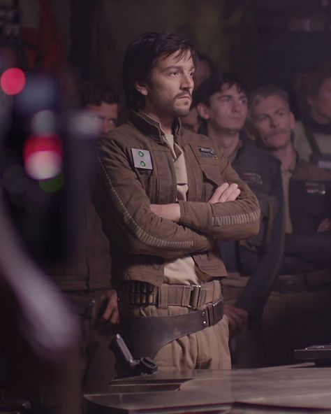 Cassian Andor Rogue One, Star Wars Cassian Andor, Prison Outfit, Cassian Andor, Home Wrecker, Diego Luna, Im Falling In Love, Star Wars Outfits, Star Wars Day