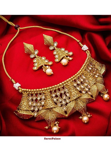 Unique Jewelry Necklace, Chunky Jewellery, Delicate Gold Jewelry, Work Necklaces, 22k Gold Jewelry, Gold Brocade, Bracelet Diamond, Print Saree, Gold Wedding Jewelry