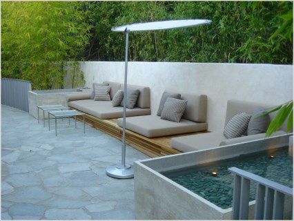 Outdoor seating Concrete Bench Seat, Deck Terrace, Pool Water Features, Contemporary Patio, Backyard Seating, Concrete Pool, Outdoor Living Design, Balcony Patio, Back Yard Ideas