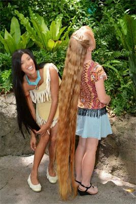 I’m confused is that girl supposed to be Pocahontas and the other girl supposed to be Repunzal ?😂😂 Sky Blue Hair, Long Hair Models, Extremely Long Hair, Rapunzel Hair, Long Hair Pictures, Really Long Hair, Long Hair Video, Super Long Hair, Trending Hairstyles