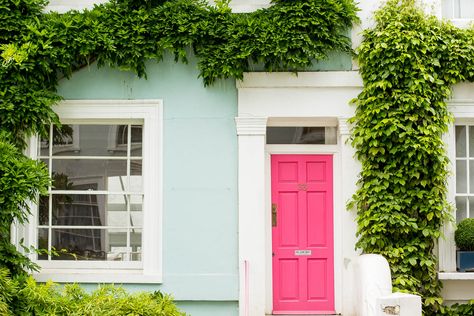 Notting Hill, London — via @TheFoxandShe Front Door Apartment, Pink Front Door, Kitchen Apartment, Beautiful Front Doors, Door Knobs And Knockers, House Facade, Apartment House, Pink Door, House Apartment