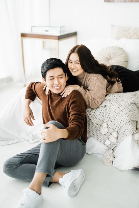 Simple Pre Nup Photoshoot Photo Ideas, Bed Prenup Shoot, Prenup Shoot Outfit Ideas, Living Room Prenup Shoot, Minimalist Prenup Shoot Ideas, Prenup Photoshoot Outfit Ideas, Prewedding Ideas Hotel Room, Prenup Outfit Ideas Philippines, Prenup Ideas Outfits