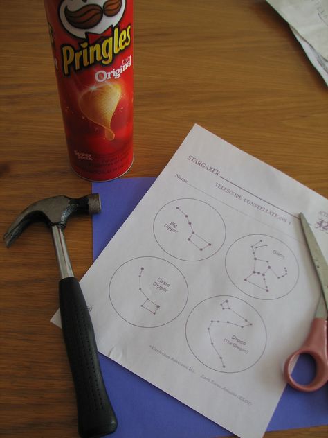 These constellation viewers are pretty simple to make, once you've gathered your supplies.  You'll need a Pringles can for each viewer you w... Space Badge, Cub Scouts Bear, Cub Scouts Tiger, Bear Scouts, School Fair, Pringles Can, Girl Scout Activities, Daisy Scouts, Matter Science