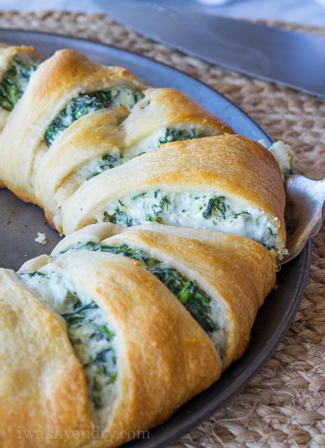 Cheesy Spinach Jalapeno Crescent Ring Crescent Ring Recipes, Spinach Cream Cheese, Cheesy Spinach, Crescent Ring, Crescent Roll Recipes, Easy Cream, Crescent Roll, Perfect Appetizers, Crescent Rolls