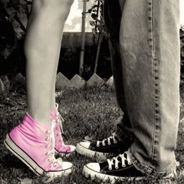 Emo Shoes, 2 Lovers, Pink Chucks, Emo Couples, Black And White Couples, Me And Bae, Scene Emo, Imaginary Friend, Dark Photography