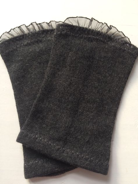 Gorgeous handmade gloves in grey.  Mitts made from the softest merinowool Size S /M /L. If there's something you're specifically after, let us know. Handwash Handmade Gloves, Grey Gloves, Mitten Gloves, Arm Warmers, Gift For Her, Gloves, Germany, Etsy Uk, Grey