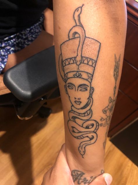 Nefrititi Tattoo, Nefertiti Tattoo, Spiritual Tattoos, Dainty Tattoos, Tattoo Art Drawings, Black Aesthetic Wallpaper, Forearm Tattoos, Dope Tattoos, Pretty Tattoos