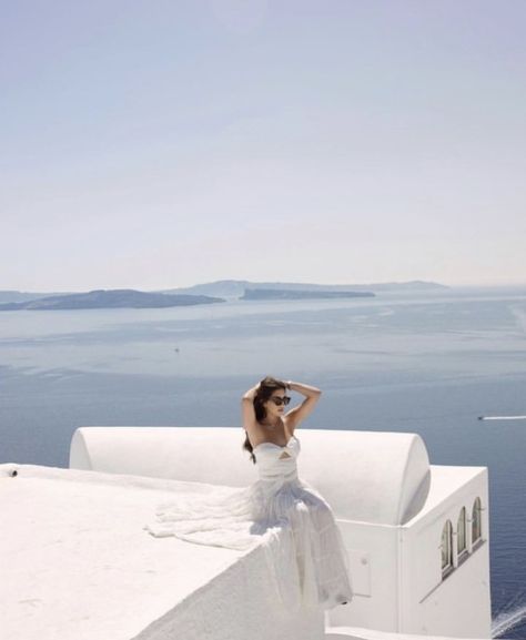 9 Greece Vacation Outfits For Your Next Trip Vacation Outfits Ideas, Greece Vacation Outfit, White Flowy Maxi Dress, Greece Travel Outfits, Greece Aesthetics, What To Wear On Vacation, Vacation In Greece, White Cut Out Dress, White Flowy Dress