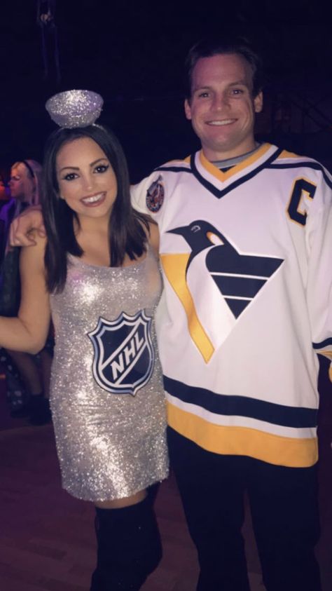 Stanley Cup Costume, Cool Couple Halloween Costumes, Teenage Halloween Costumes, Cute Couples Costumes, Unique Couple Halloween Costumes, Funny Couple Halloween Costumes, Halloween Idea, Couple Costume, Duo Halloween Costumes