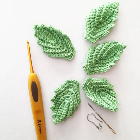 Free berry mod kit “ERNA & BERT” for lalylala dolls. Step-by-step tutorial. thanks so for share xox Strawberry Leaf, Funny Guys, Crochet Butterfly Pattern, Strawberry Leaves, Crochet Leaf Patterns, Cute Amigurumi, Crochet Strawberry, Berry Jam, Crochet Mermaid