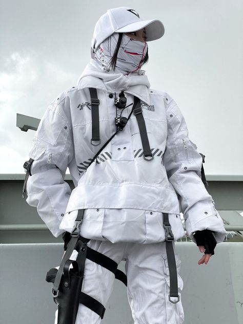 SAGA ANORAK WHITE White Techwear Jacket, White Tactical Outfit, White Cyberpunk Outfit, Winter Cyberpunk, Techware Fashion, White Techwear, Aesthetic Techwear, Techno Wear, High Tech Fashion