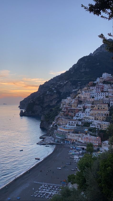 #views #italy #amalfi #amalficoast #positano #sunset #aesthetic #travel #traveling #summer #europe Amalfi Coast Aesthetic, Italy Sunset, Amalfi Coast Italy, Italy Aesthetic, Positano, Amalfi Coast, Amalfi, Dream Vacations, Aesthetic Wallpapers