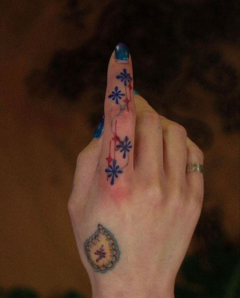 Hand Tats, 4 Tattoo, Jesus Love, 1 Tattoo, Dainty Tattoos, Aesthetic Tattoo, Elegant Tattoos, Dope Tattoos, Simplistic Tattoos