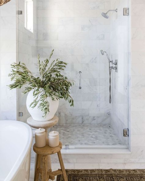 @puresalt posted to Instagram: Here's to manifesting that self care Sundays become a regular thing in 2022 ✨who's with us?! // 📷: @vlentine #puresalt #puresaltinteriors #bathroomdesign #bathroominspo #bathroomideas #bathroomdecor #bathroomstyling #shower #bathtub #tubgoals #bathroomgoals #coastal #coastalliving #coastaldesign #coastalstyle #coastaldecor #californiadesign #coastalbathroom Organic Bathroom Design, Small Coastal Bathroom, Modern Organic Bathroom, Transitional Bathroom Decor, Organic Bathroom, Coastal Bathroom Design, Pure Salt Interiors, Pure Salt, Natural Bathroom