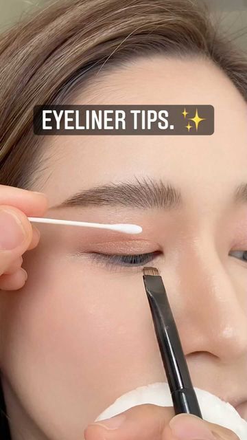 Simple Eyeliner Tutorial, Makeup Looks Everyday, Eyeliner Ideas, Eyeliner Techniques, Tutorial Eyeliner, Eyeliner Tips, Winged Eyeliner Tutorial, Eyeliner For Beginners, Beginners Eye Makeup