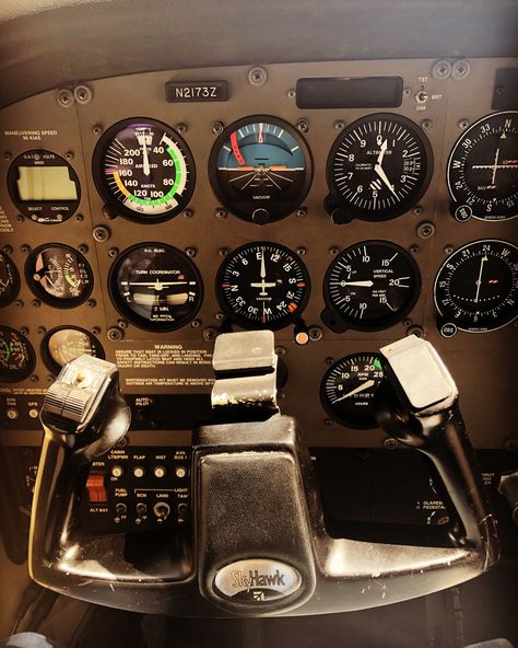 Cessna 172 R VFR Private Pilot Cessna 172 Skyhawk Cockpit, Cessna 172 Aesthetic, Private Pilot Aesthetic, Cessna 172 Cockpit, Cessna 172 Skyhawk, Cessna 150, Helicopter Cockpit, Pilot Career, Flight Simulator Cockpit